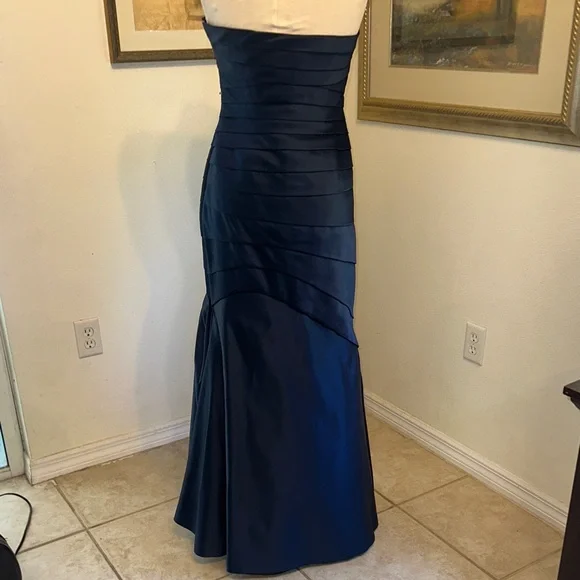 YSA MAKINO Elegant Navy Strapless Beaded Evening Gown Size 4/6 - Picture 11 of 16